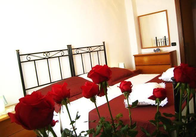 Bed And Breakfast Due Leoni Torri Del Benaco Room photo