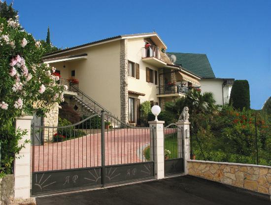 Bed And Breakfast Due Leoni Torri Del Benaco Room photo